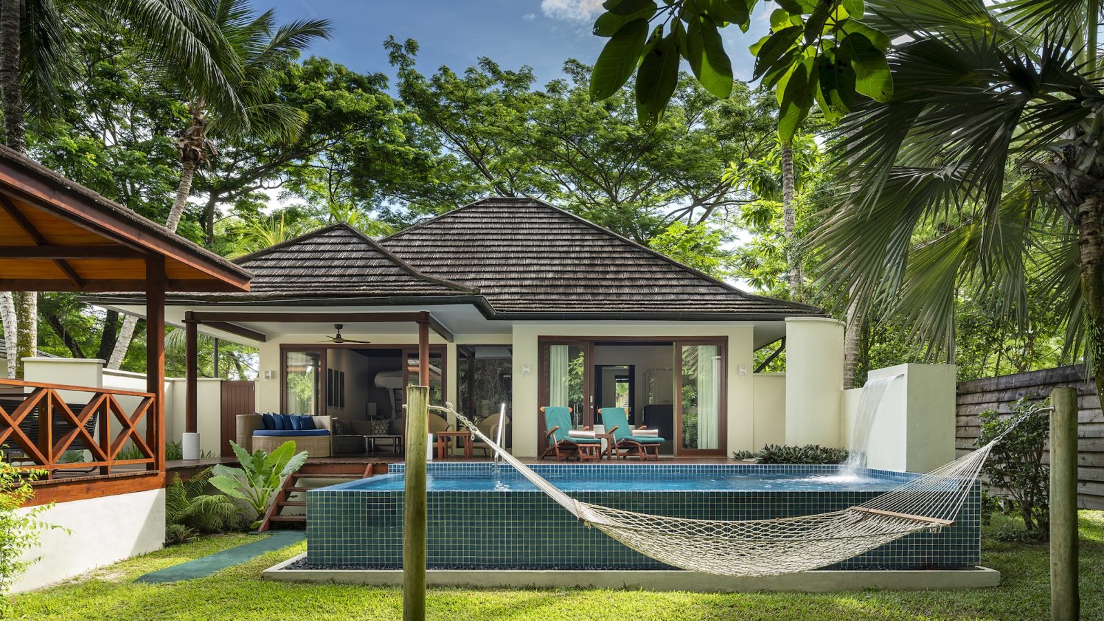 МЕДОВЫЙ МЕСЯЦ НА СЕЙШЕЛАХ: КАК ПРОВЕСТИ САМЫЕ РОМАНТИЧНЫЕ КАНИКУЛЫ НА ОСТРОВЕ СИЛУЭТ