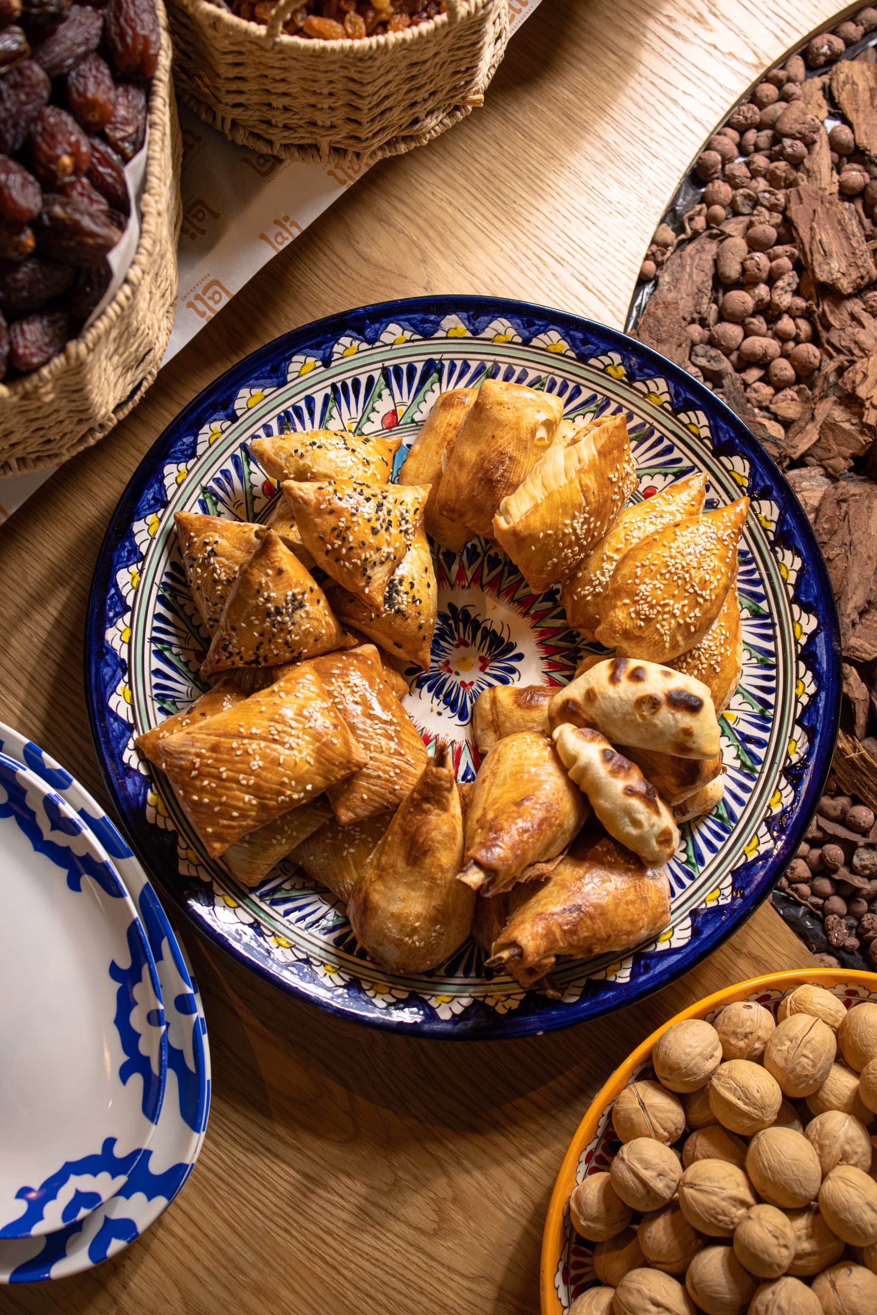 «Фестиваль самсы» пройдет с 23 марта по 5 апреля 2026 года одновременно во всех ресторанах Lali.