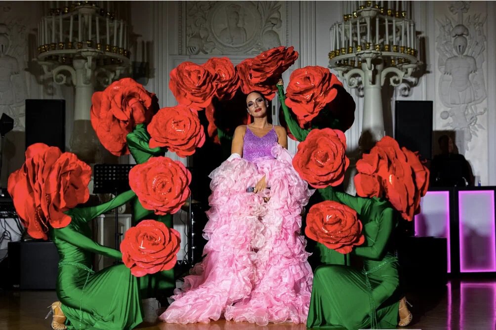 Танцы с розами - 8 марта в ресторане Levantine