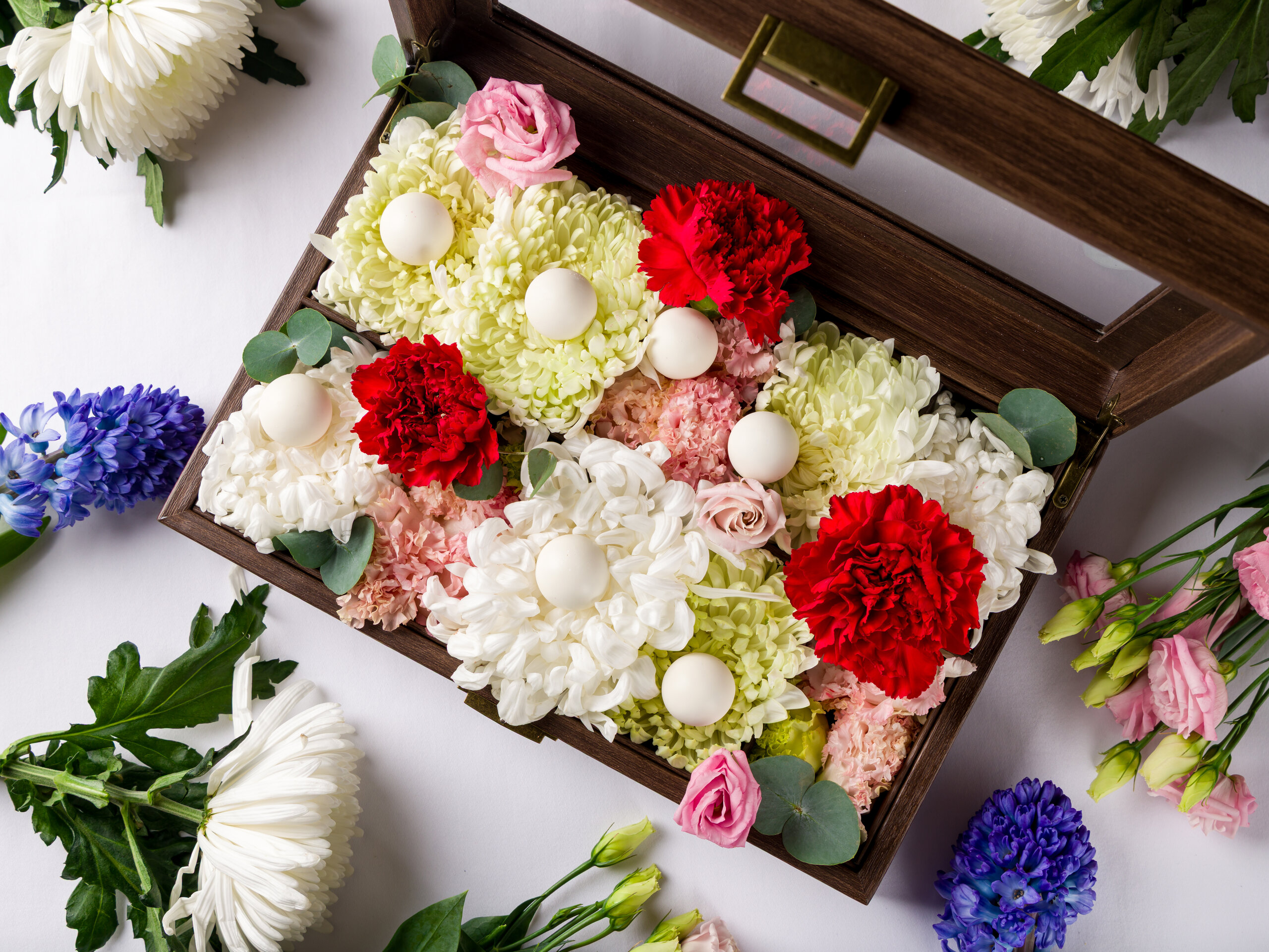 Цветы и конфеты - 8 марта гранд-кафе «Dr. Живаго»