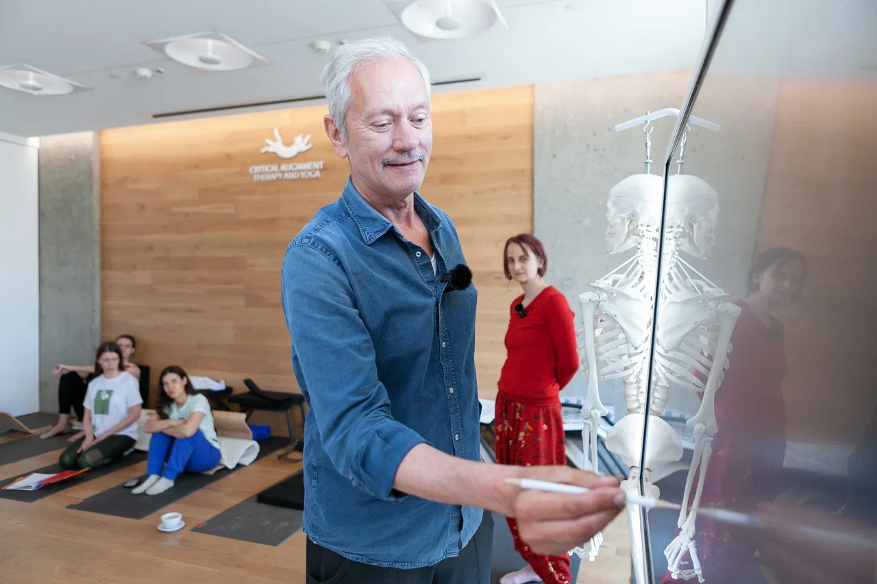 Херт Ван Льюэн, йога критического выравнивания