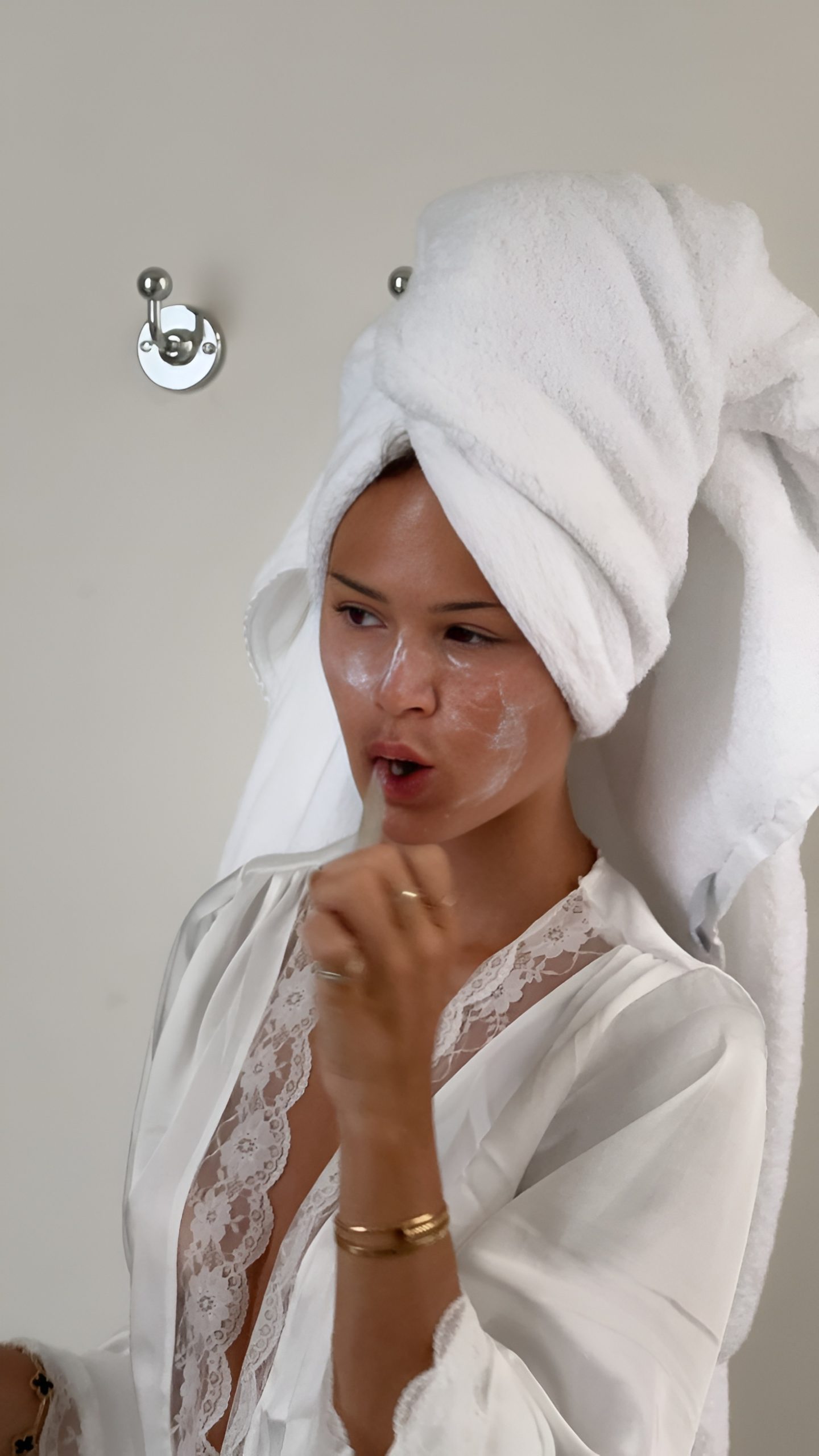 состав зубной пасты, какая зубная паста лучше, тюбик зубной пасты, зубная паста для десен, зубная паста для чувствительных зубов