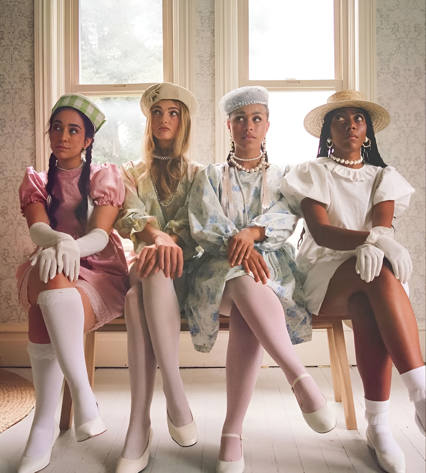 ЖЕНСКИЕ КЛУБЫ, ЖЕНСКИЕ ОБЪЕДИНЕНИЯ, СЕСТРИНСТВО, КЛУБ ДЛЯ ЖЕНЩИН ПО ИНТЕРЕСАМ