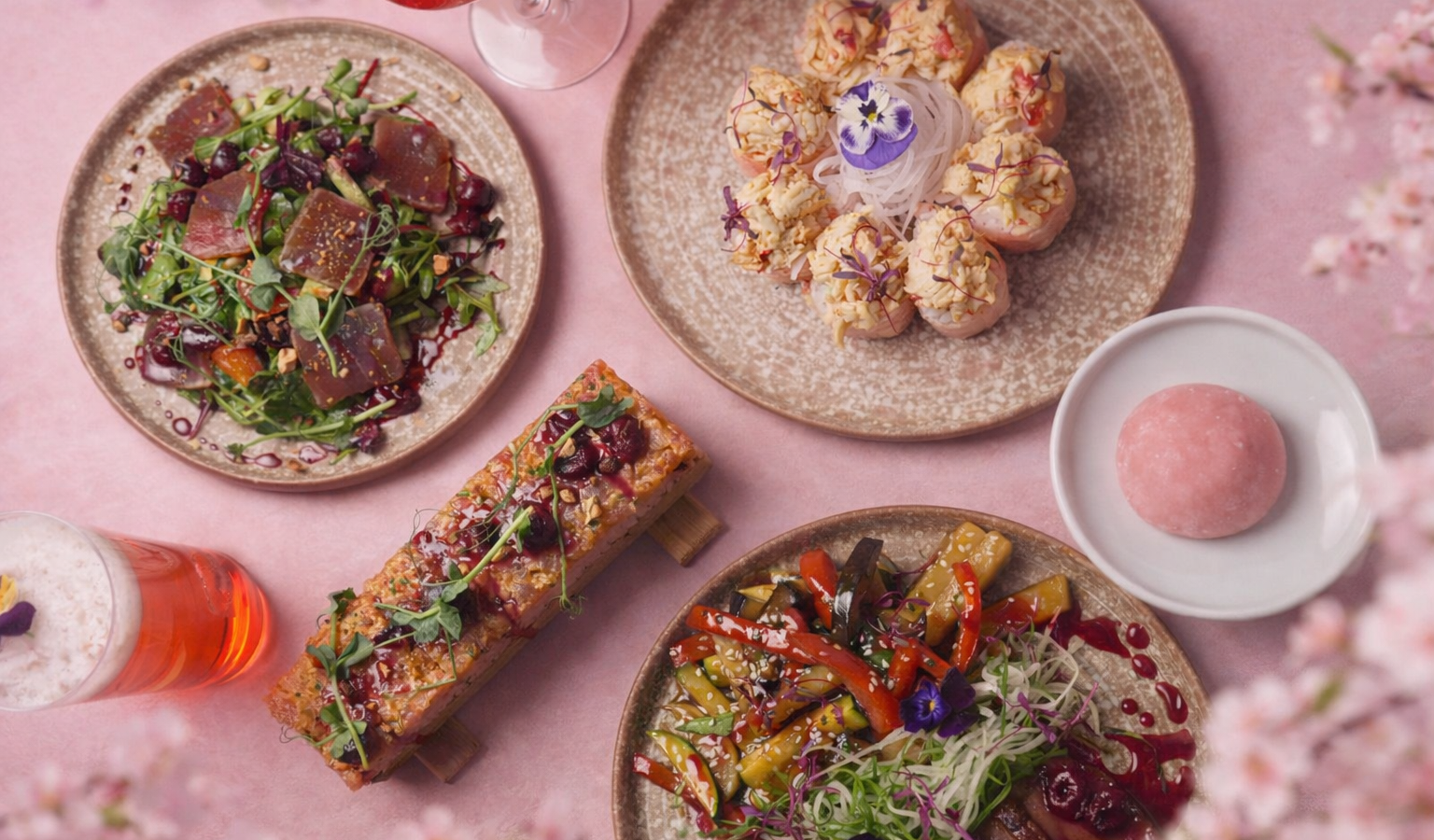 ГАСТРОДАЙДЖЕСТ НА АПРЕЛЬ 2026: ЛЕКЦИИ О СЕМЬЕ РОМАНОВЫХ, ТУРНИР ПО ПИНГ-ПОНГУ И МЕНЮ К СЕЗОНУ ЦВЕТЕНИЯ САКУРЫ