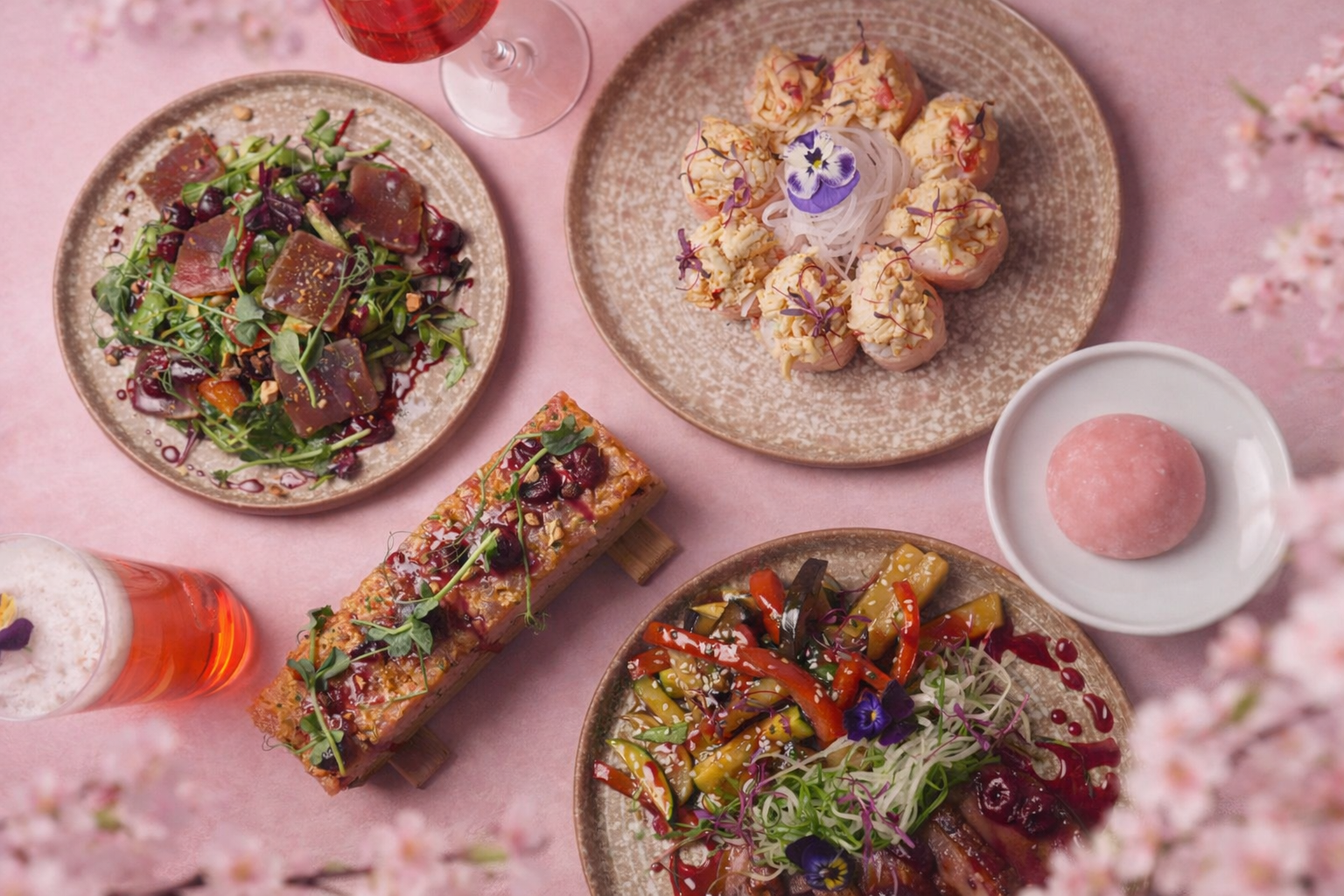 куда сходить в апреле, лучшие рестораны москвы, коллаборации в ресторанах москвы апрель 2026, подарки в ресторанах