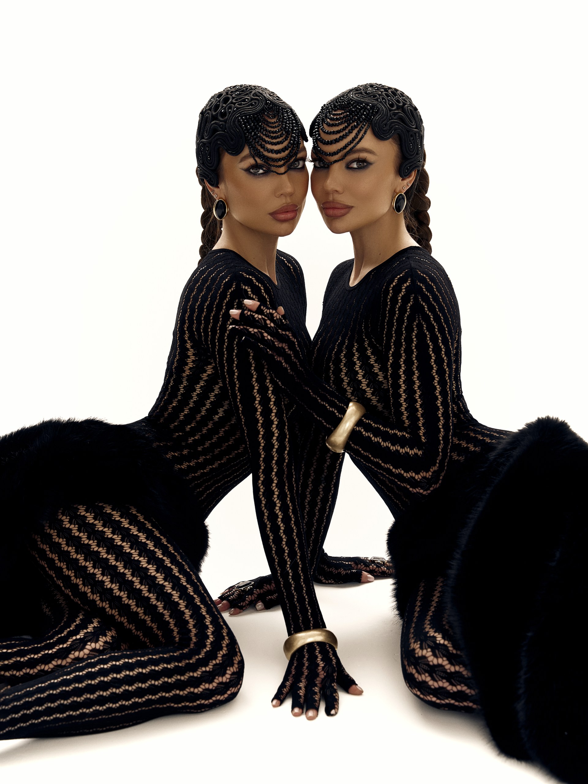 ЗВЕЗДНЫЙ БЛИЦ: DJ TWINS – О РАБОТЕ НА ФОРМУЛЕ-1, ЧМ В КАТАРЕ И СТЕРЕОТИПАХ О ДЕВУШКАХ-ДИДЖЕЯХ