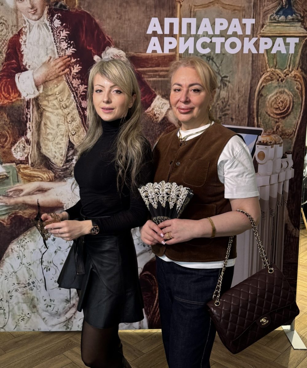 Презентация технологии Sense Kiss EXO и прелонч Piamo Nobility в лекционном зале клиники ЭСТЕЛАБ