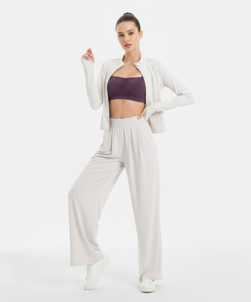 Вещи из новой коллекции бренда спортивной одежды SURE