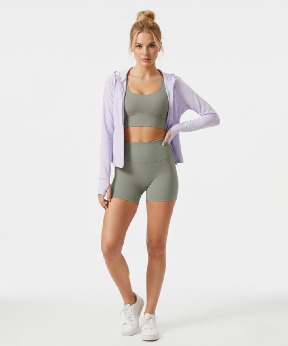 Вещи из новой коллекции бренда спортивной одежды SURE