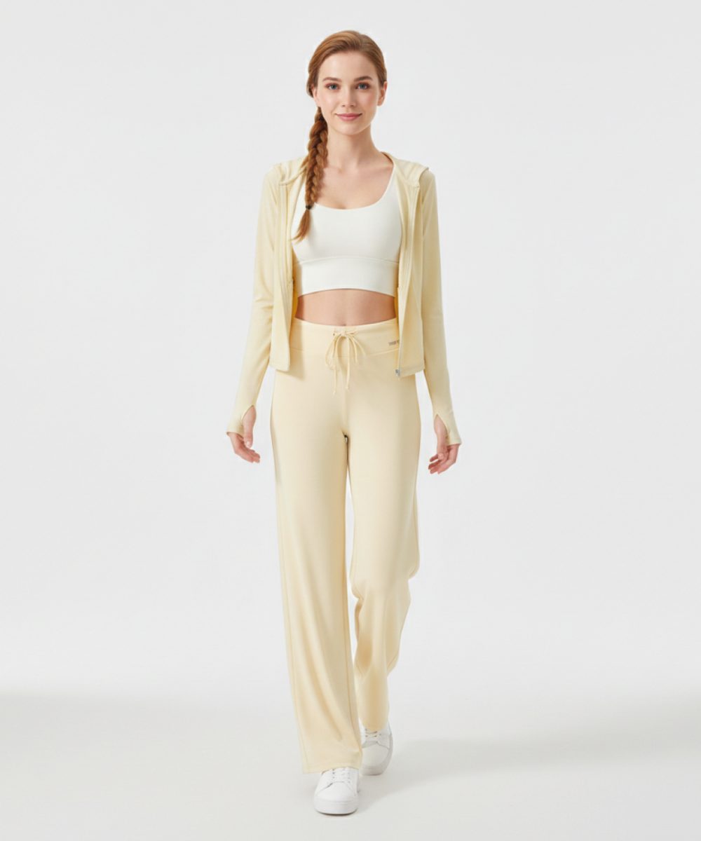 Вещи из новой коллекции бренда спортивной одежды SURE