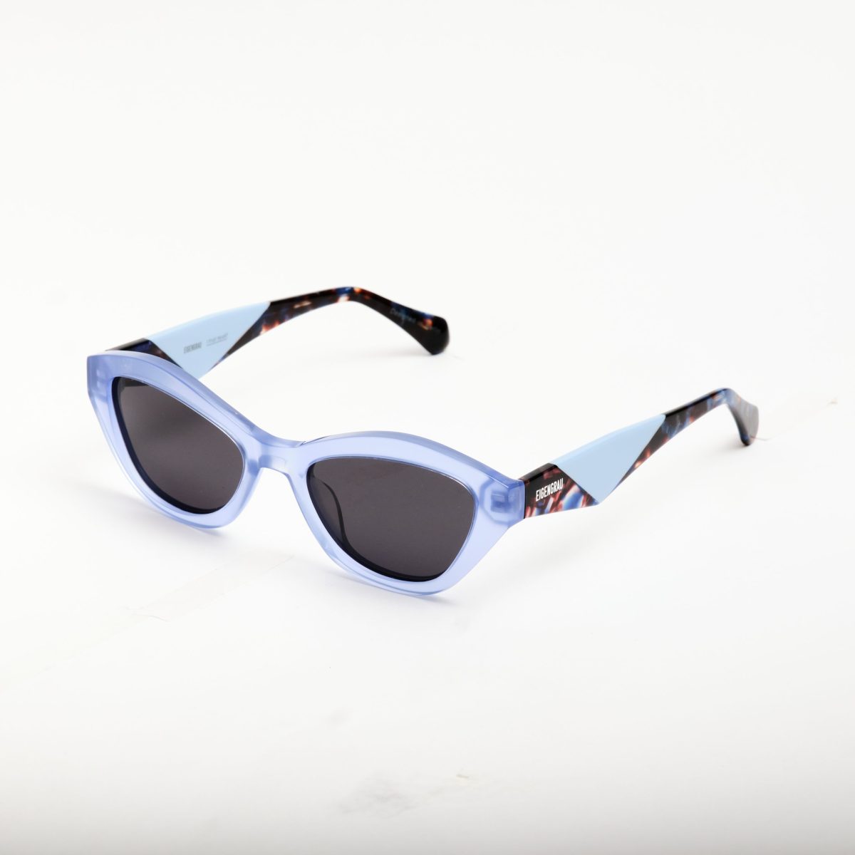 Очки из коллекции весна-лето 2026 берлинского бренда EIGENGRAU