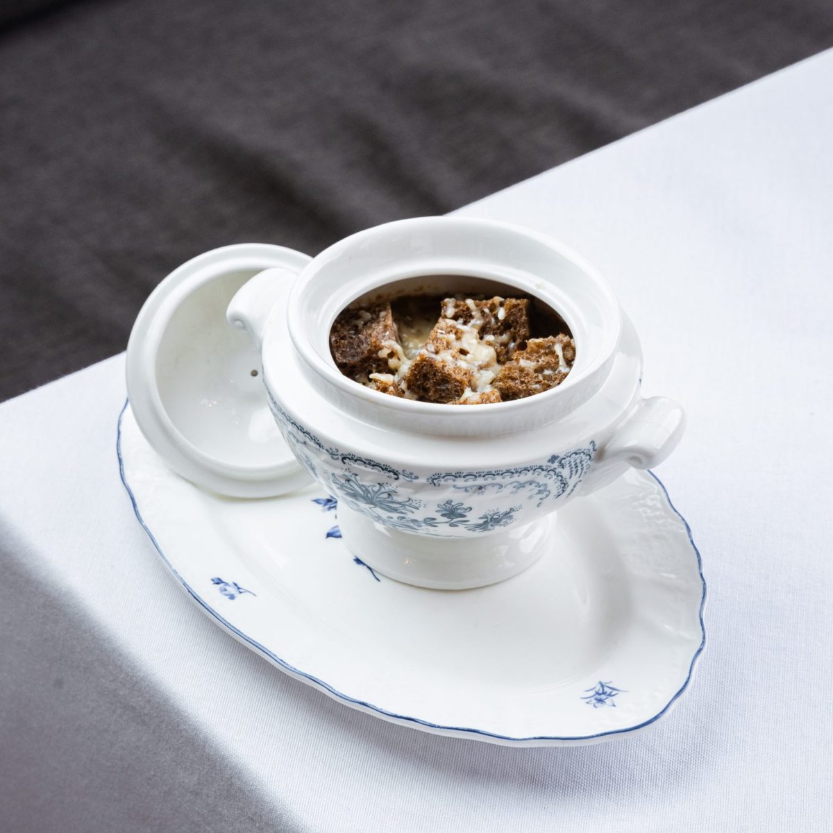 Жюльен из рядовки в «Храме воздуха» Специальное меню, приуроченное к КИФ, представят в ресторанах Кисловодска, Пятигорска и Нальчика