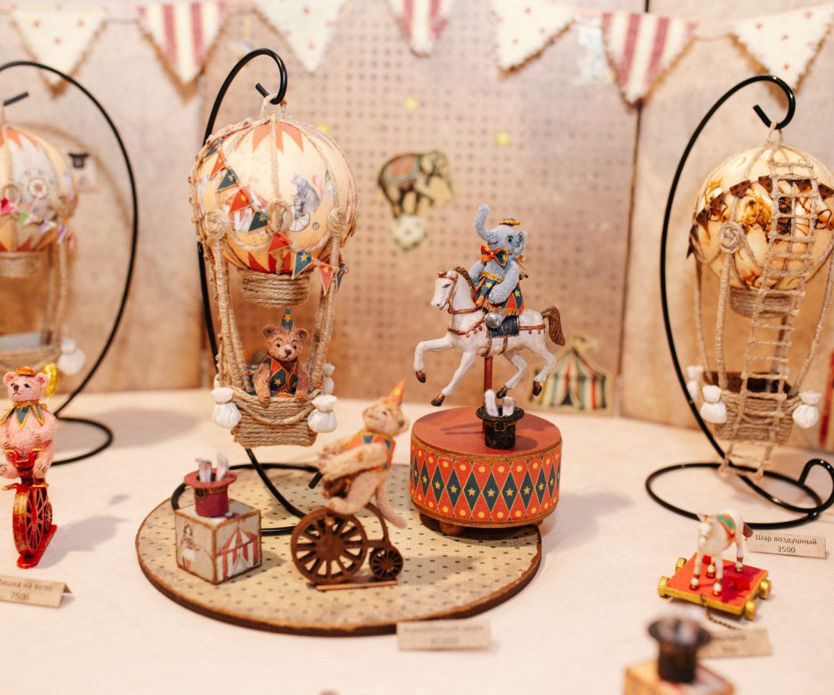 18–19 апреля в Москве прошла выставка-арт-лекторий «Розы-Березы»