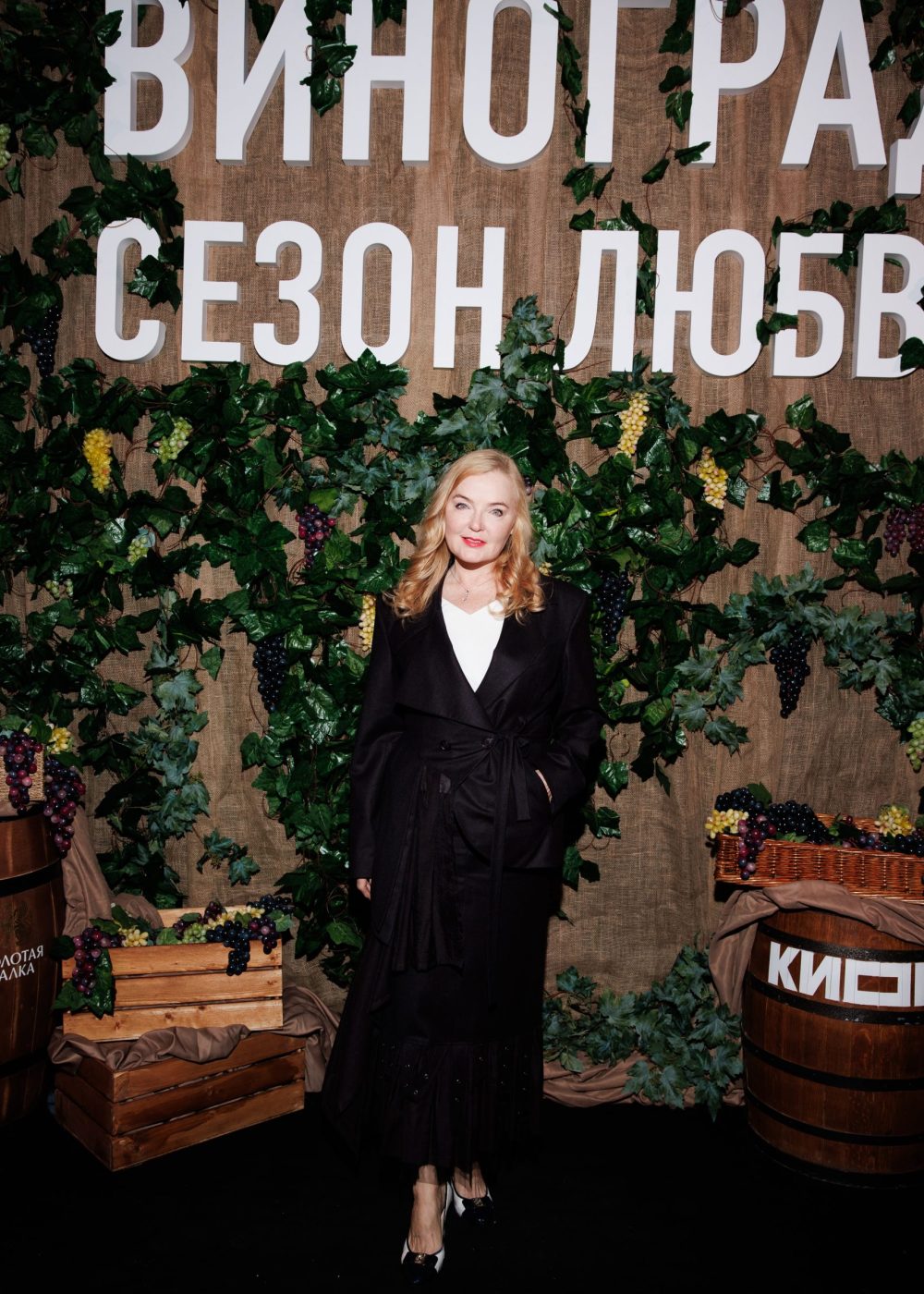 Лариса Вербицкая ЗЕПЮР ПРИЛУЧНАЯ, ЯНА АНОСОВА И ДРУГИЕ ЗВЕЗДЫ НА ПРЕЗЕНТАЦИИ НОВЕЛИЗАЦИИ СЕРИАЛА "ВИНОГРАД"