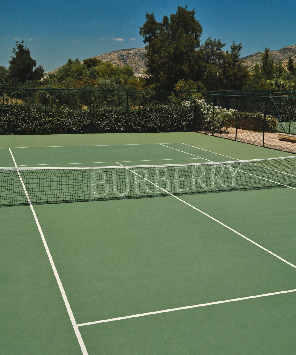 Коллаборация Burberry с курортом One&Only Aesthesis в Афинах