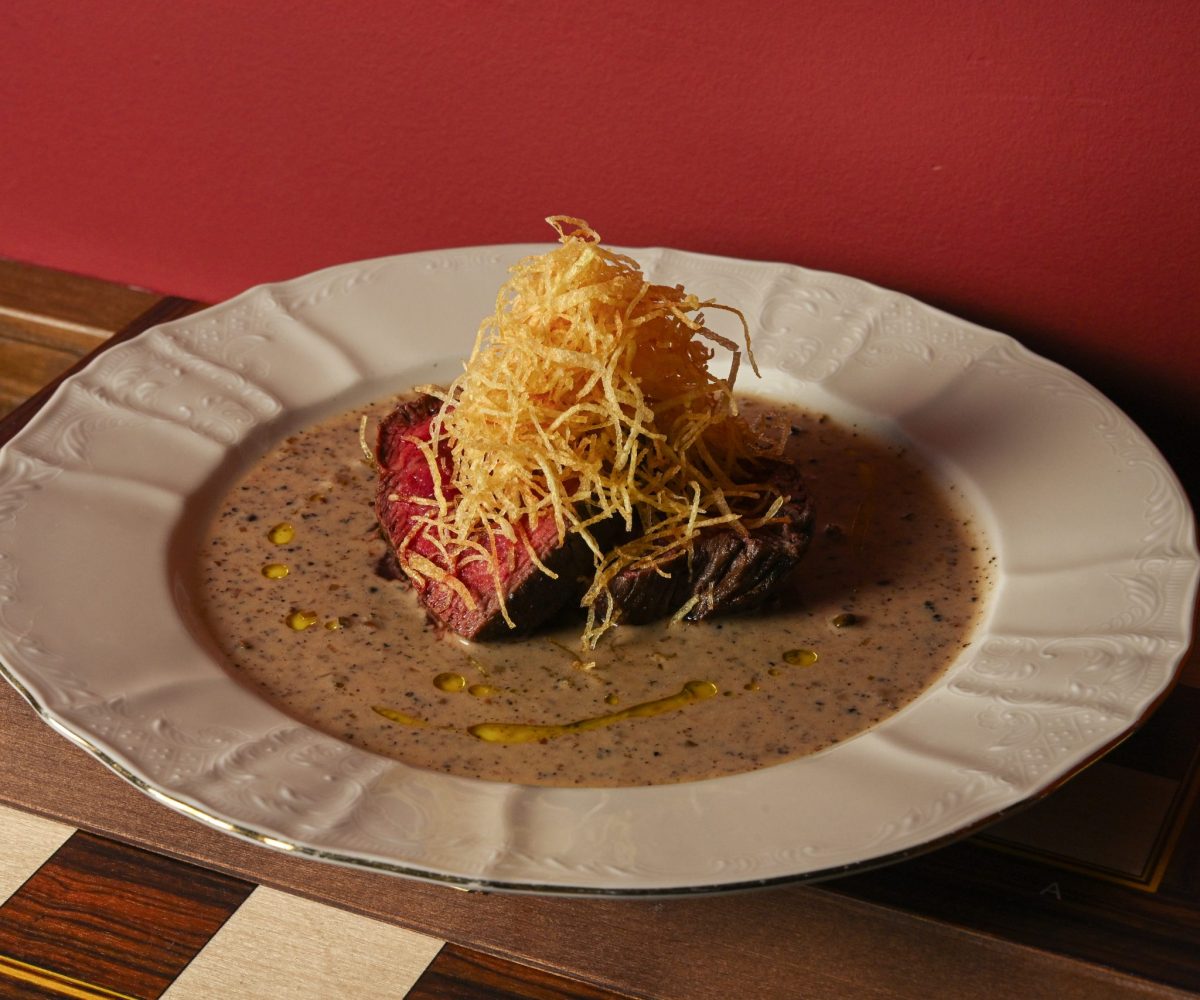 Попробовать несколько позиций из нового меню от бренд-шефа Reina Bistro Лавинии Росси