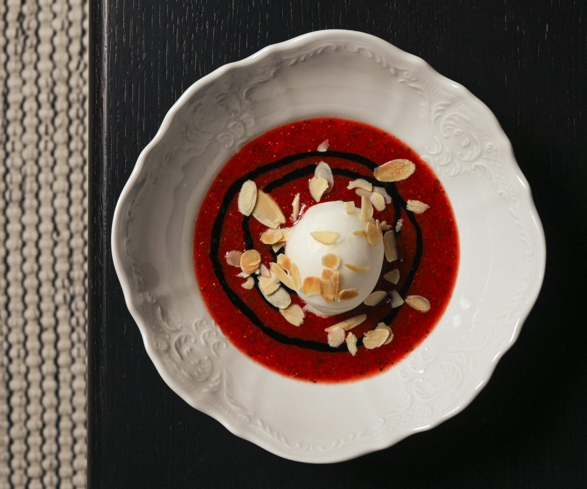 Попробовать несколько позиций из нового меню от бренд-шефа Reina Bistro Лавинии Росси